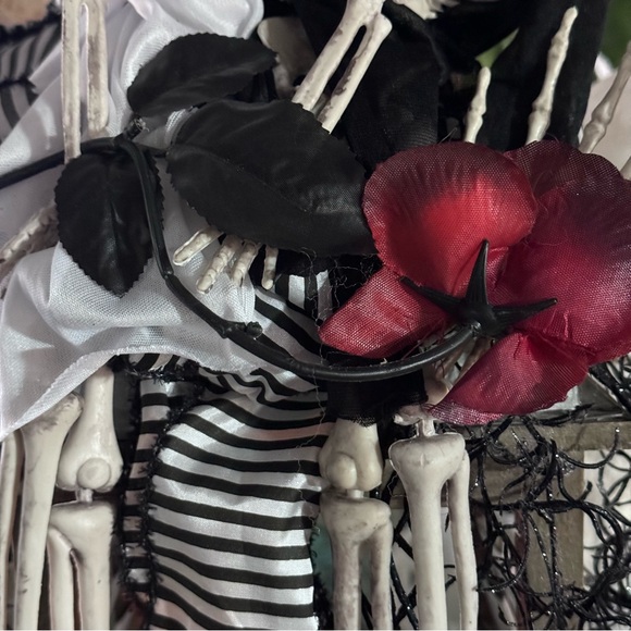 NEW! Spooky Halloween Bride & Groom Corpse Lantern Centerpiece - Picture 10 of 14